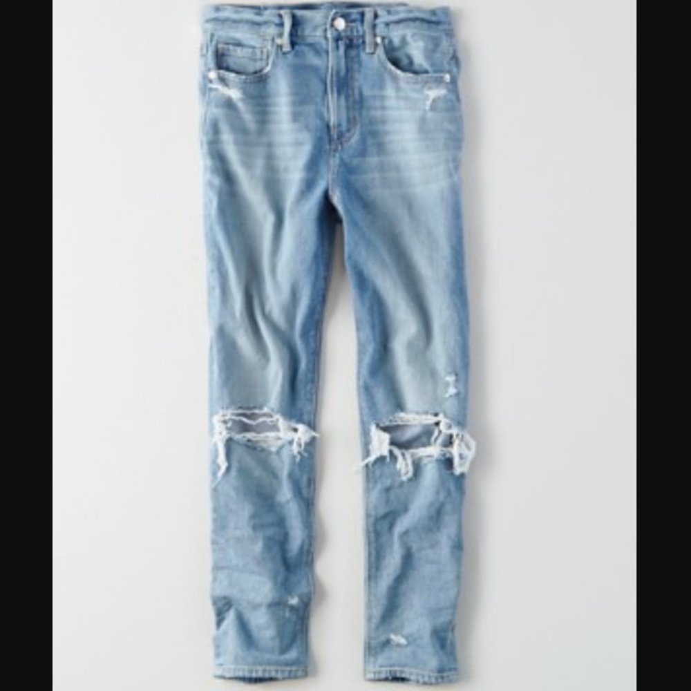 NWT American Eagle Ripped Mom Jean in Size 12 Regular